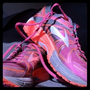 Brooks Women’s Running Shoe -Size 9.5. WORN TWICE